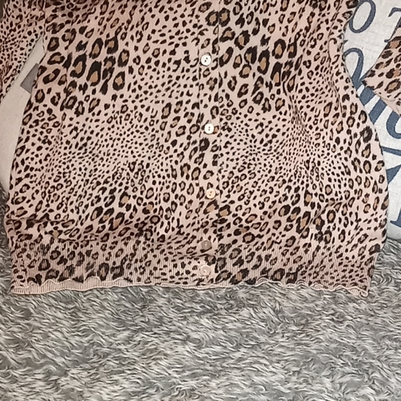 Woman's cheetah light sweater - Picture 2 of 5